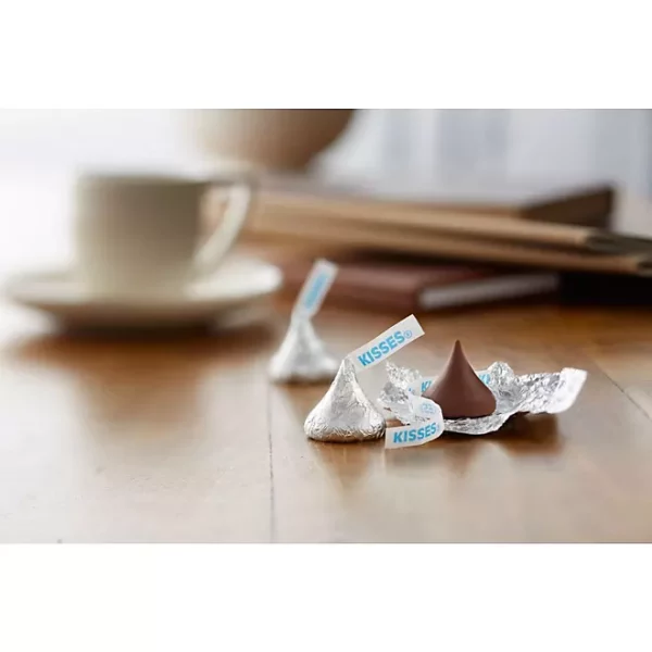 HERSHEY'S KISSES Milk Chocolate Candy, 330 pcs. - Image 3